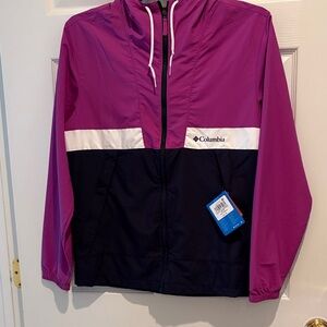 NWT Men’s Columbia Colorblock Hooded Windbreaker - Magenta & Navy Small.